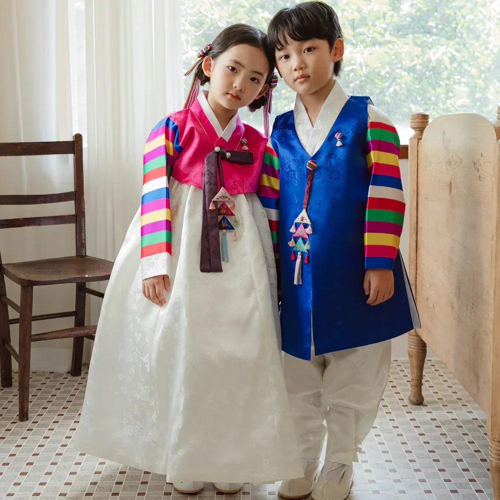 Seunju Magenta Saekdong Jeogori Ivory Skirt Girl Hanbok (100D-10YR)