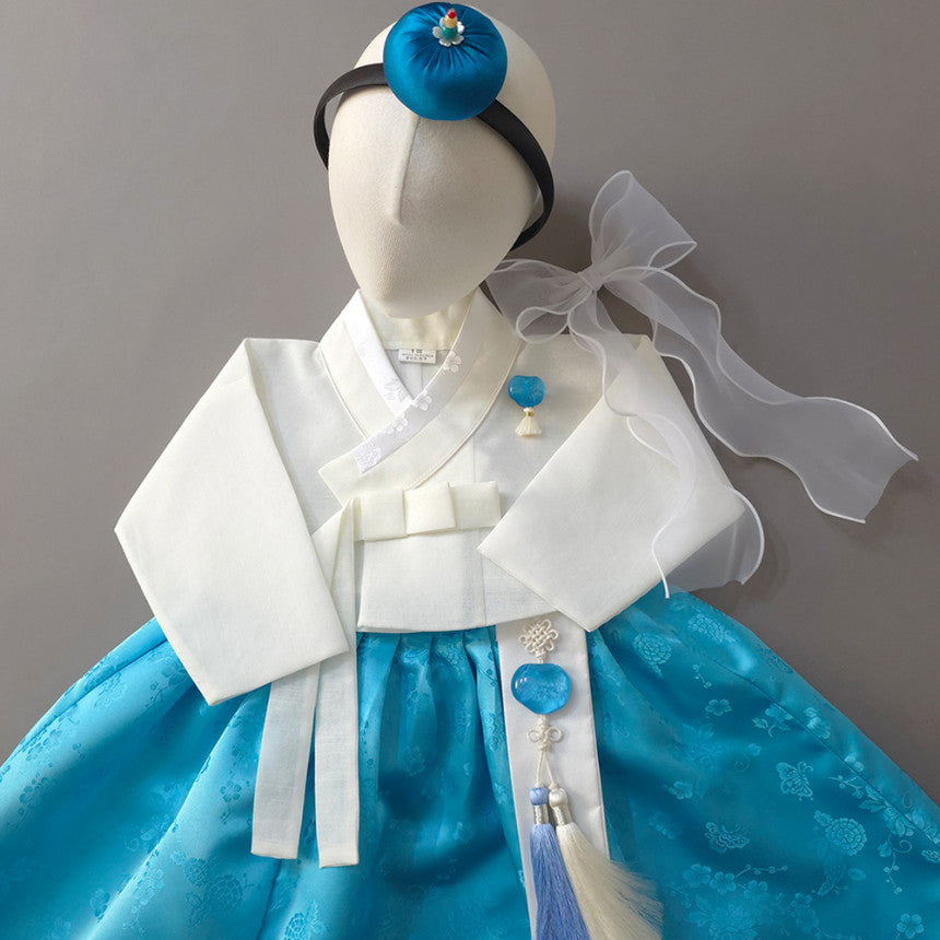 Heejin Sky Skirt Girl Hanbok (100D-15YR)