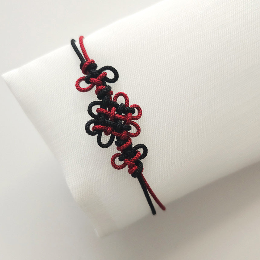 Jinwoo Knot Bracelet