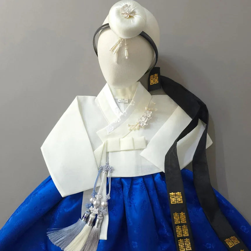 Heejin Blue Skirt Girl Hanbok featuring a white jeogori and blue chima with a norigae accessory.