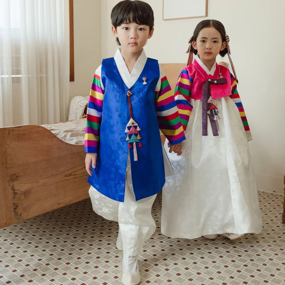 Seunju Magenta Saekdong Jeogori Ivory Skirt Girl Hanbok (100D-10YR) - Native Korean