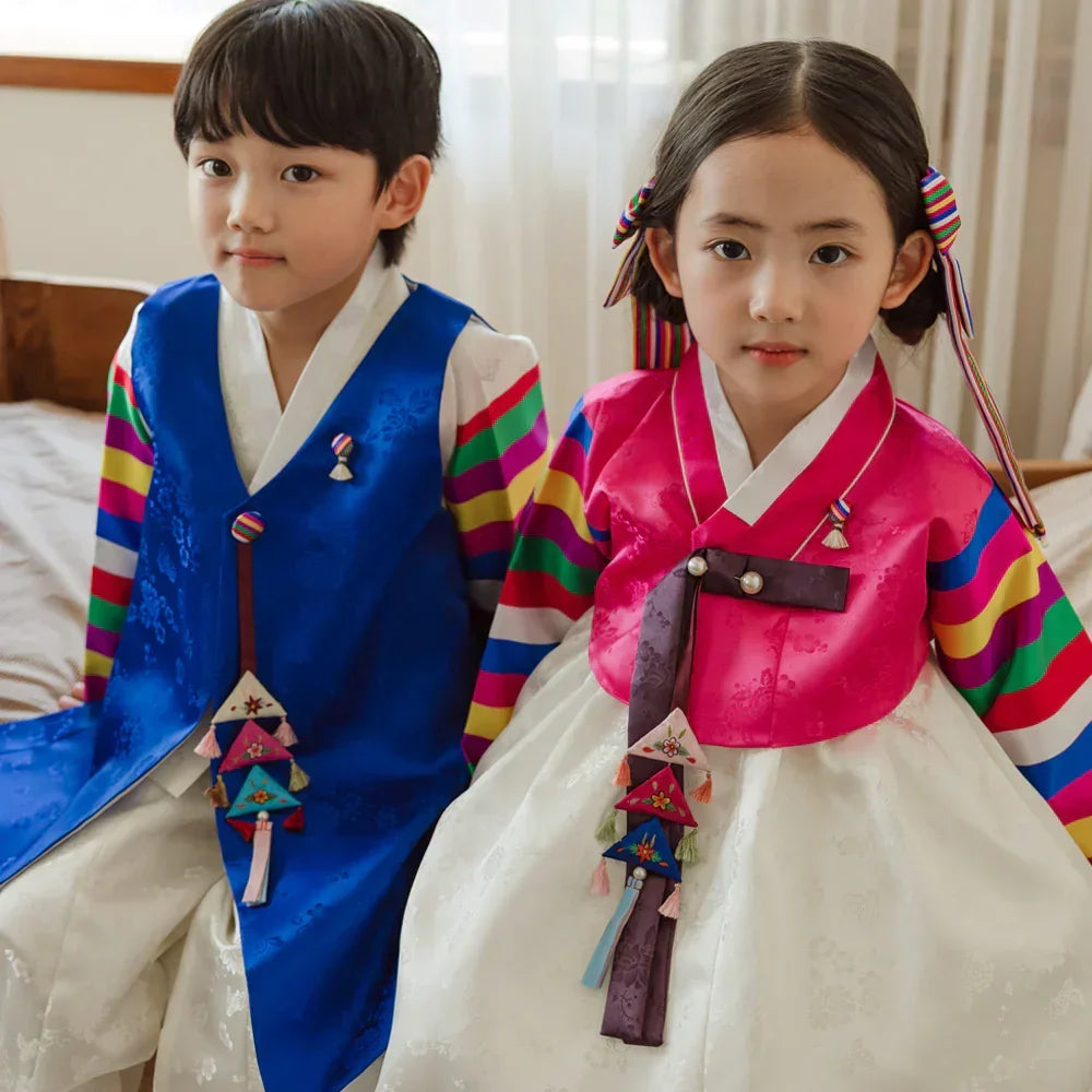 Seunju Magenta Saekdong Jeogori Ivory Skirt Girl Hanbok (100D-10YR) - Native Korean