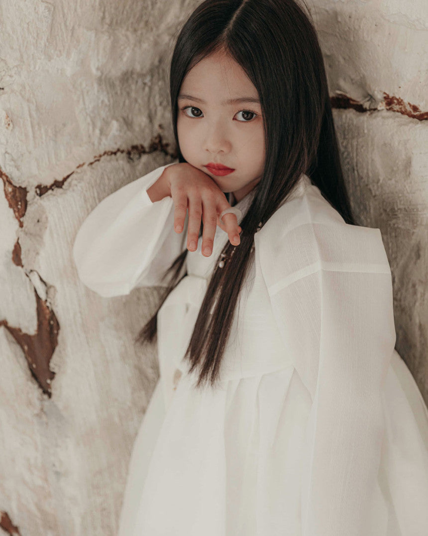 Cheonyeo Gwishin White Girl Hanbok (100D-15YR)