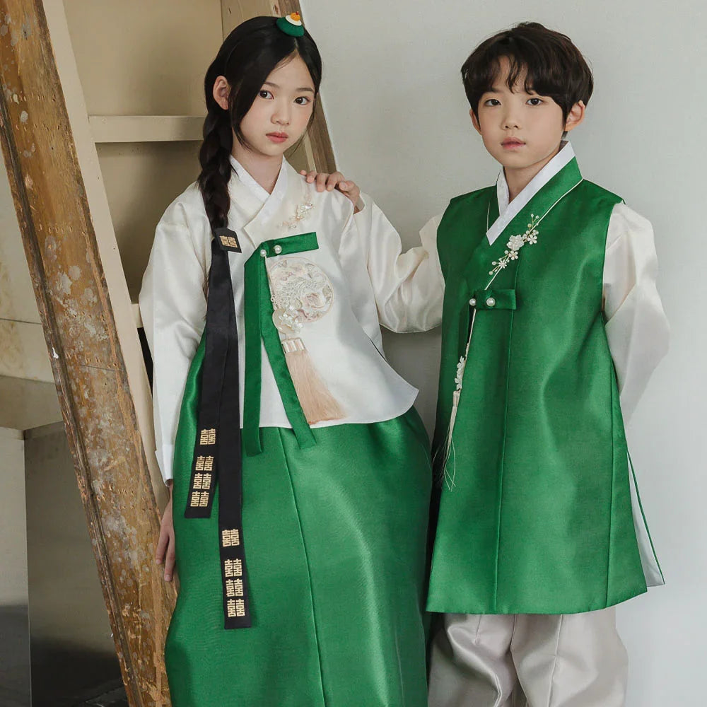 Children wearing Native Korean white and green Boy Hanbok and Girl Hanbok with Norigae.