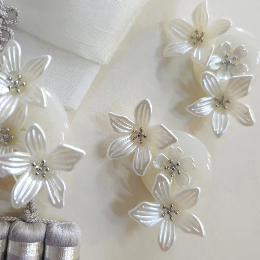 ✨NEW✨ Elegant White Floral Flower Brooch Edelweiss Lapel Flower / White Flower Brooch / Handmade  main image 4