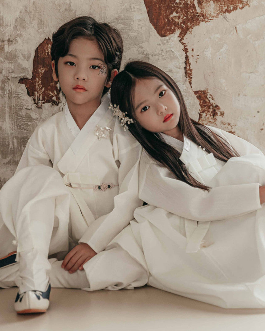 Cheonyeo Gwishin White Girl Hanbok (100D-15YR)