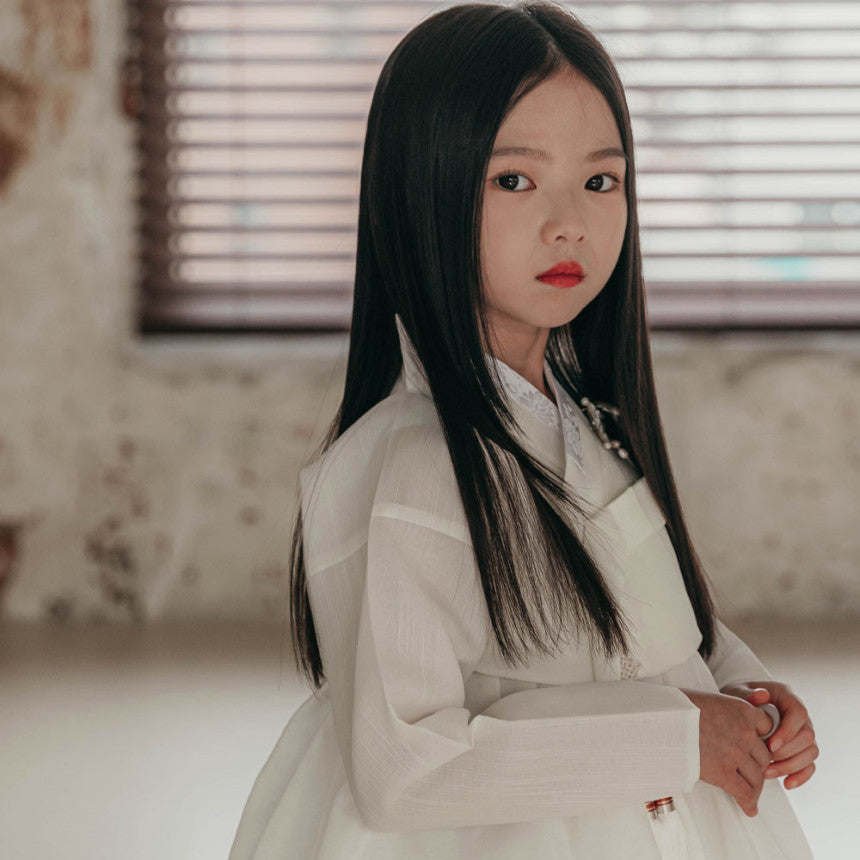 Cheonyeo Gwishin White Girl Hanbok (100D-15YR)