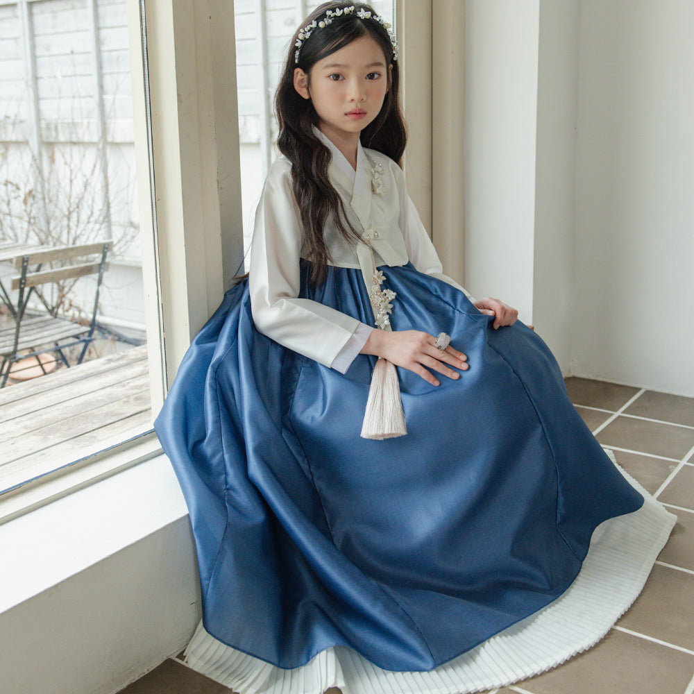 Lynn Blue Girl Hanbok (100D-10YR)