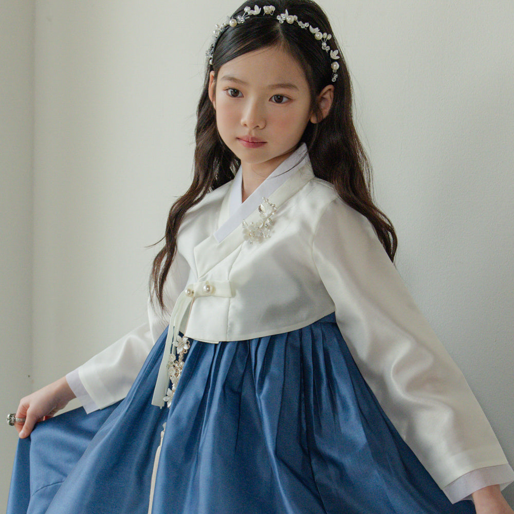 Lynn Blue Girl Hanbok (100D-10YR)