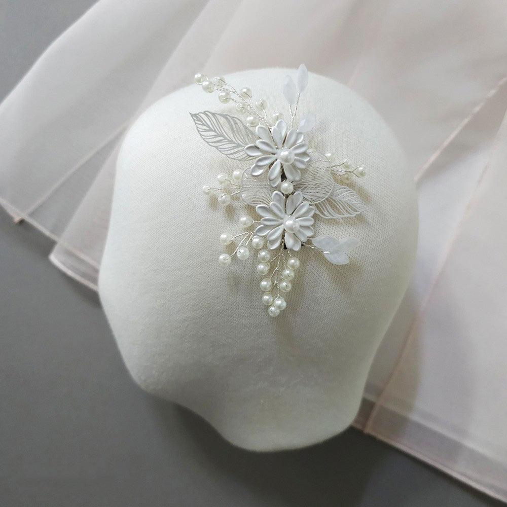 Delicate Floral Pearl Hairpin - Native Korean