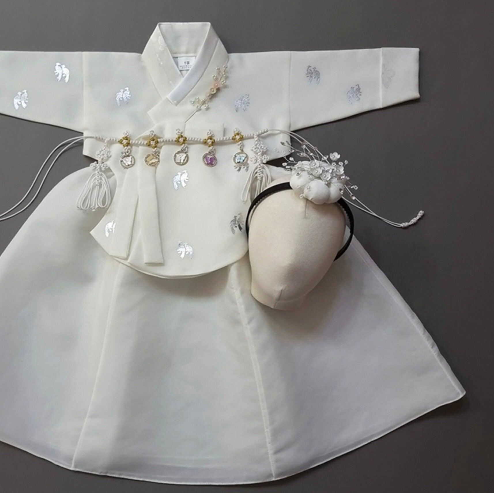 Iseo White Girl Hanbok (100D-15YR) - Native Korean