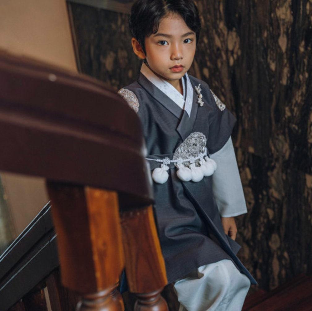 Hyungoon Gray Embroidery Gray Boy Hanbok (100D-10YR) - Native Korean