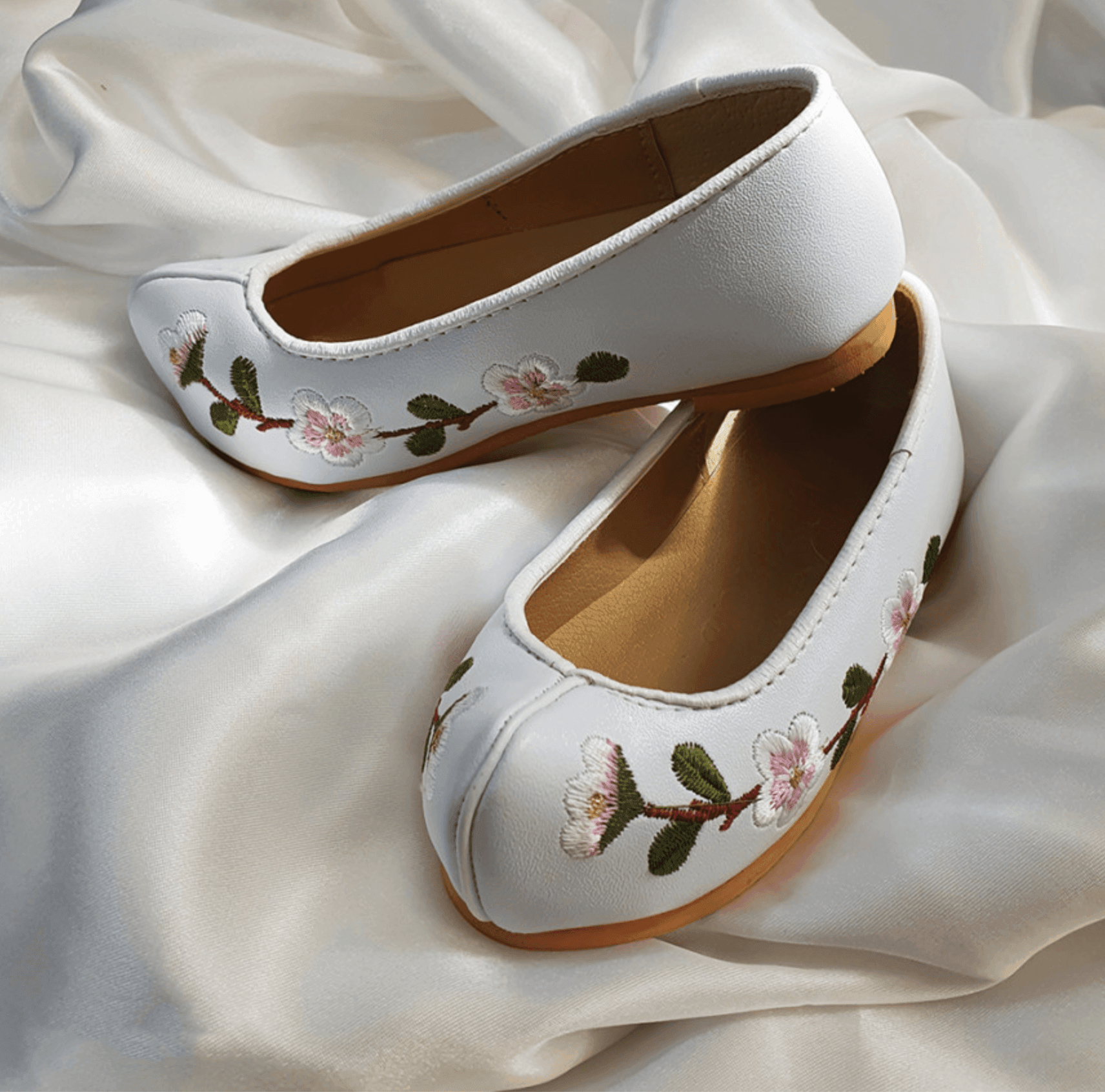 Ivory Floral Girl Hanbok Shoes (130~140mm) - Native Korean