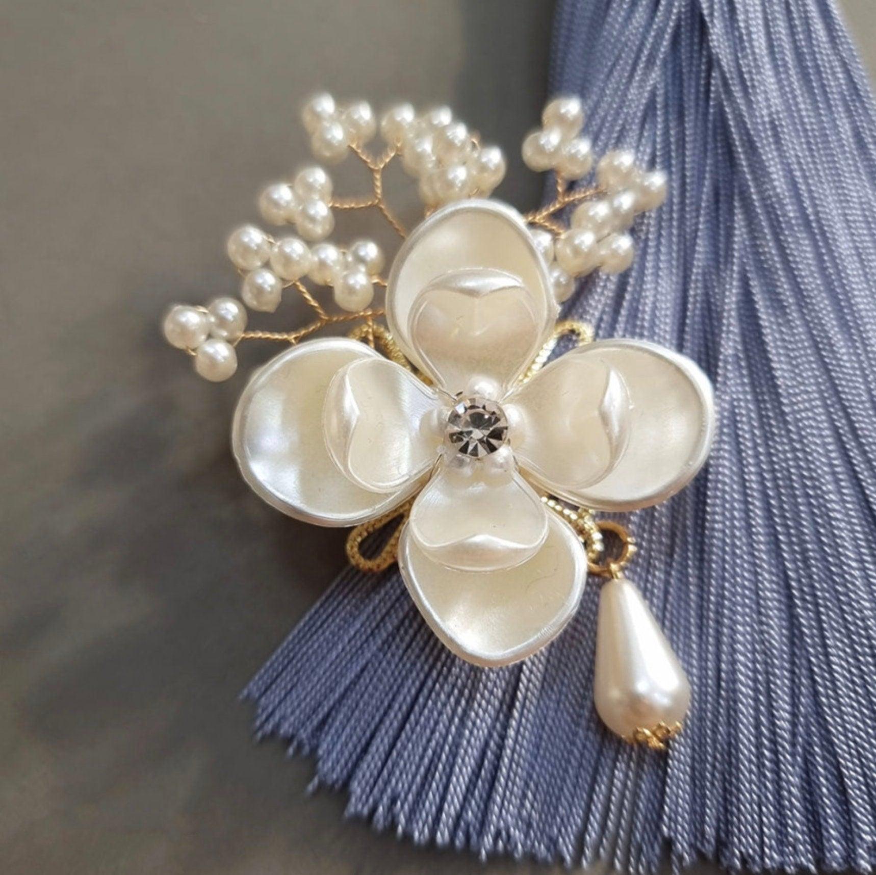 Pearl Droplet Flower Brooch - Native Korean