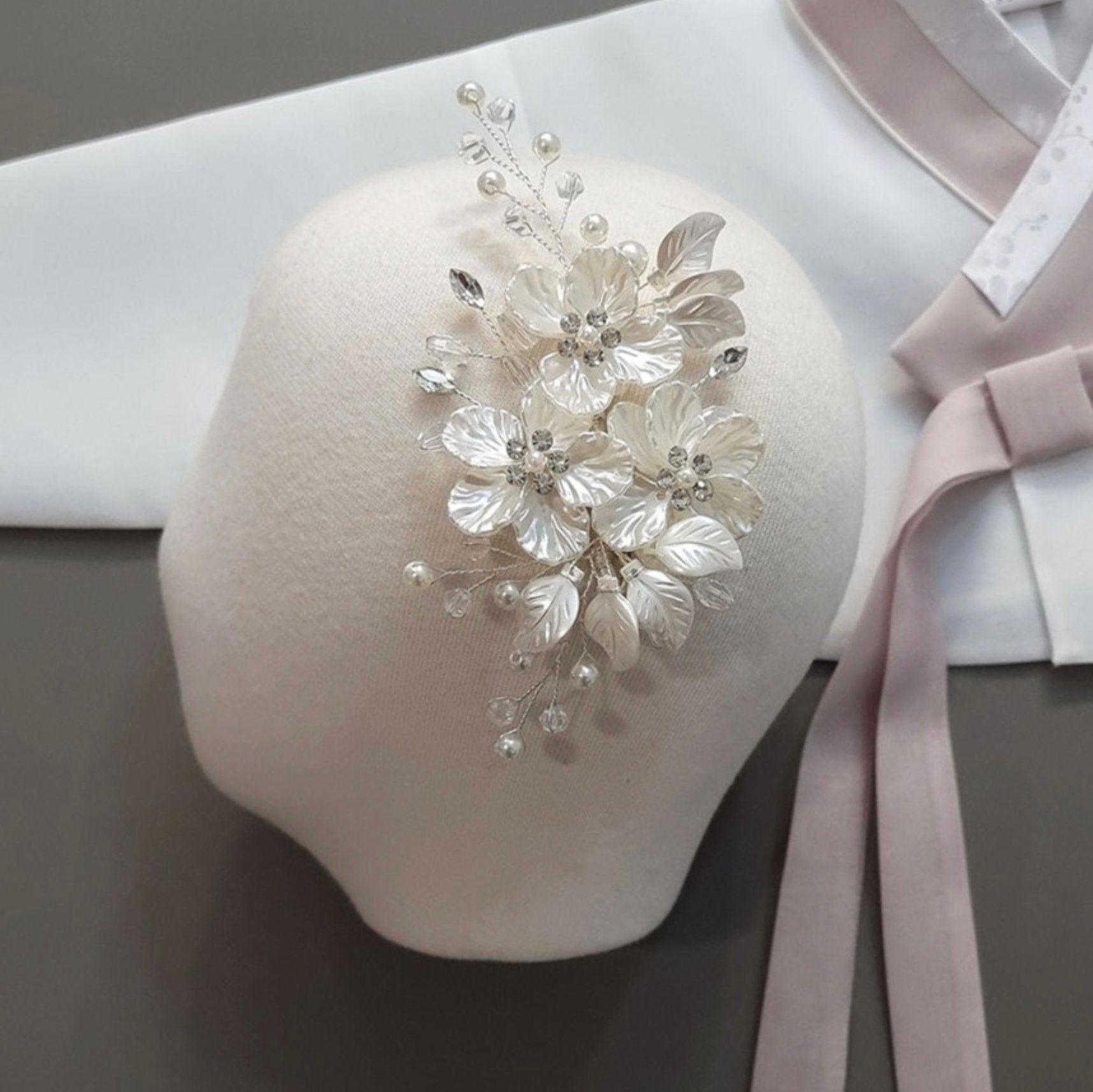 White Floral Hairpin - Native Korean