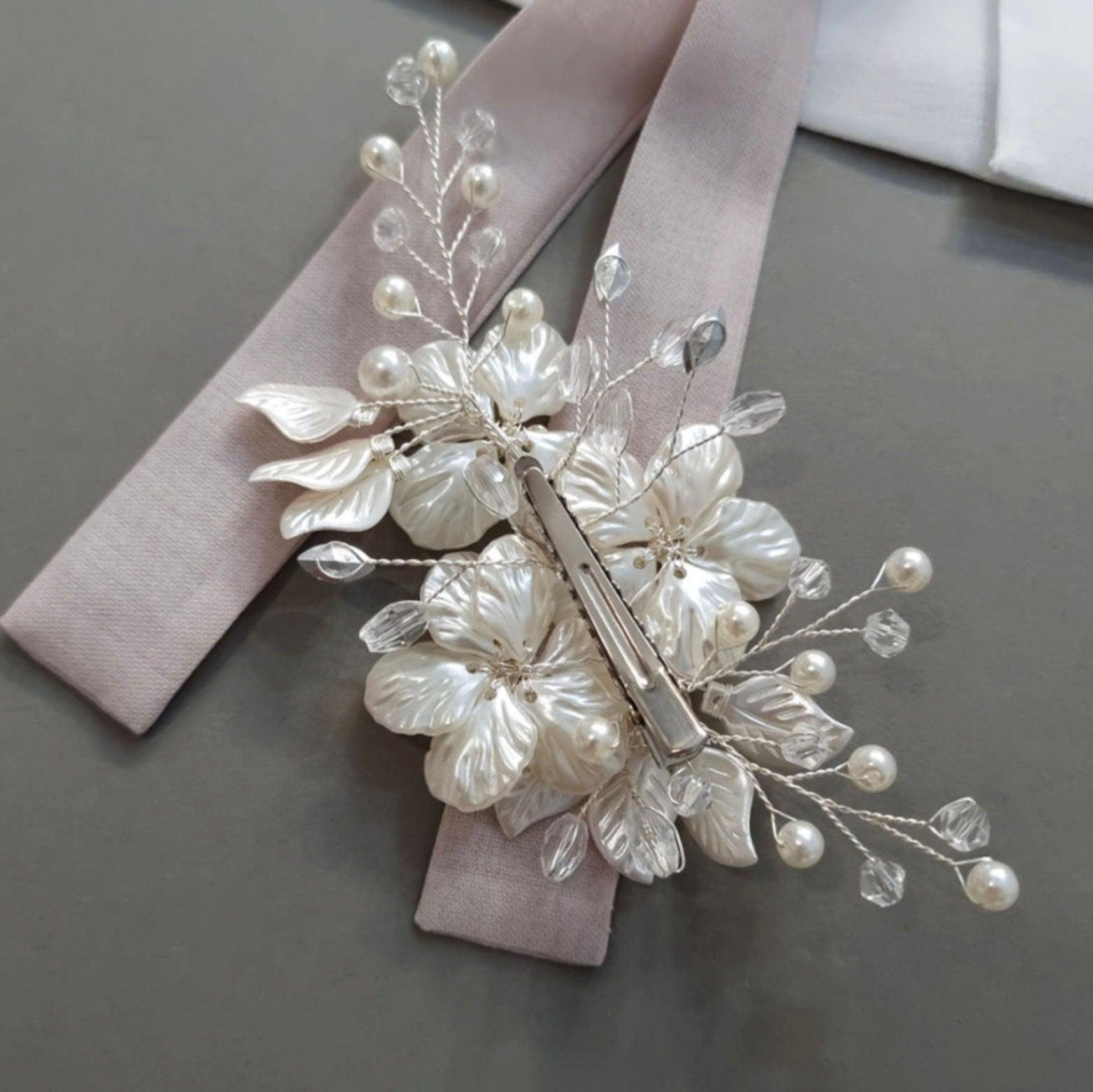 White Floral Hairpin - Native Korean