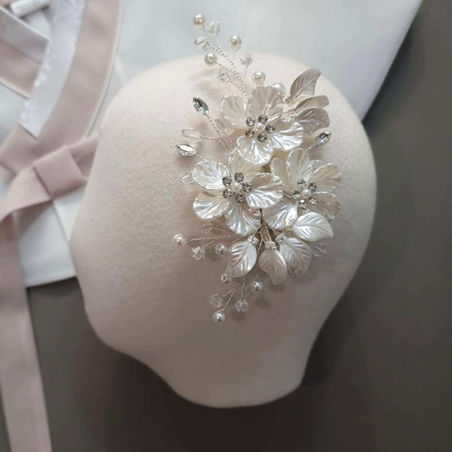White Floral Hairpin - Native Korean