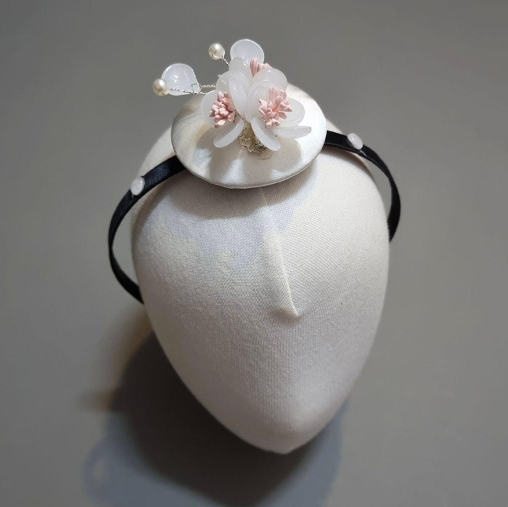 White Floral Headband - Native Korean