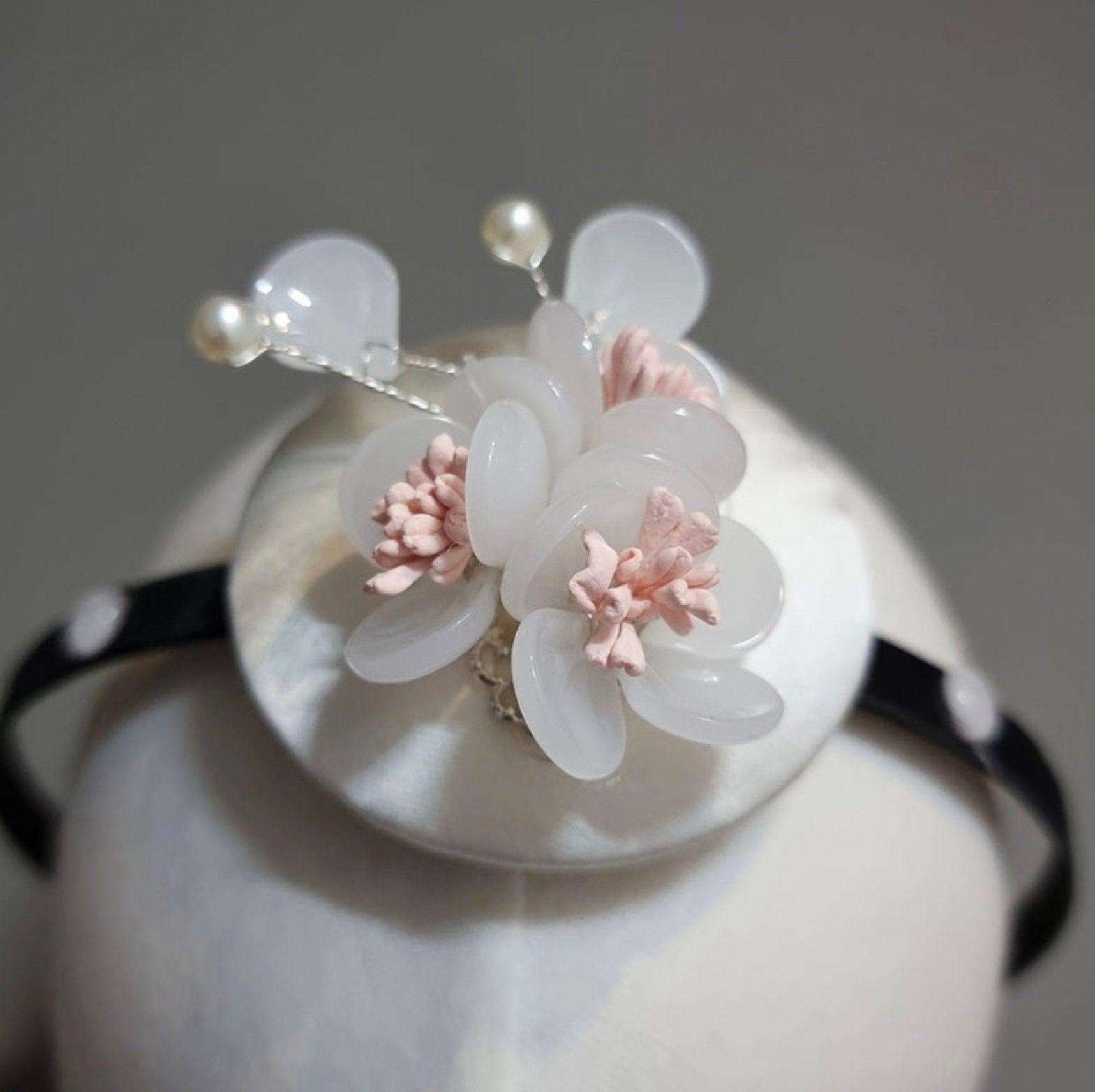 White Floral Headband - Native Korean