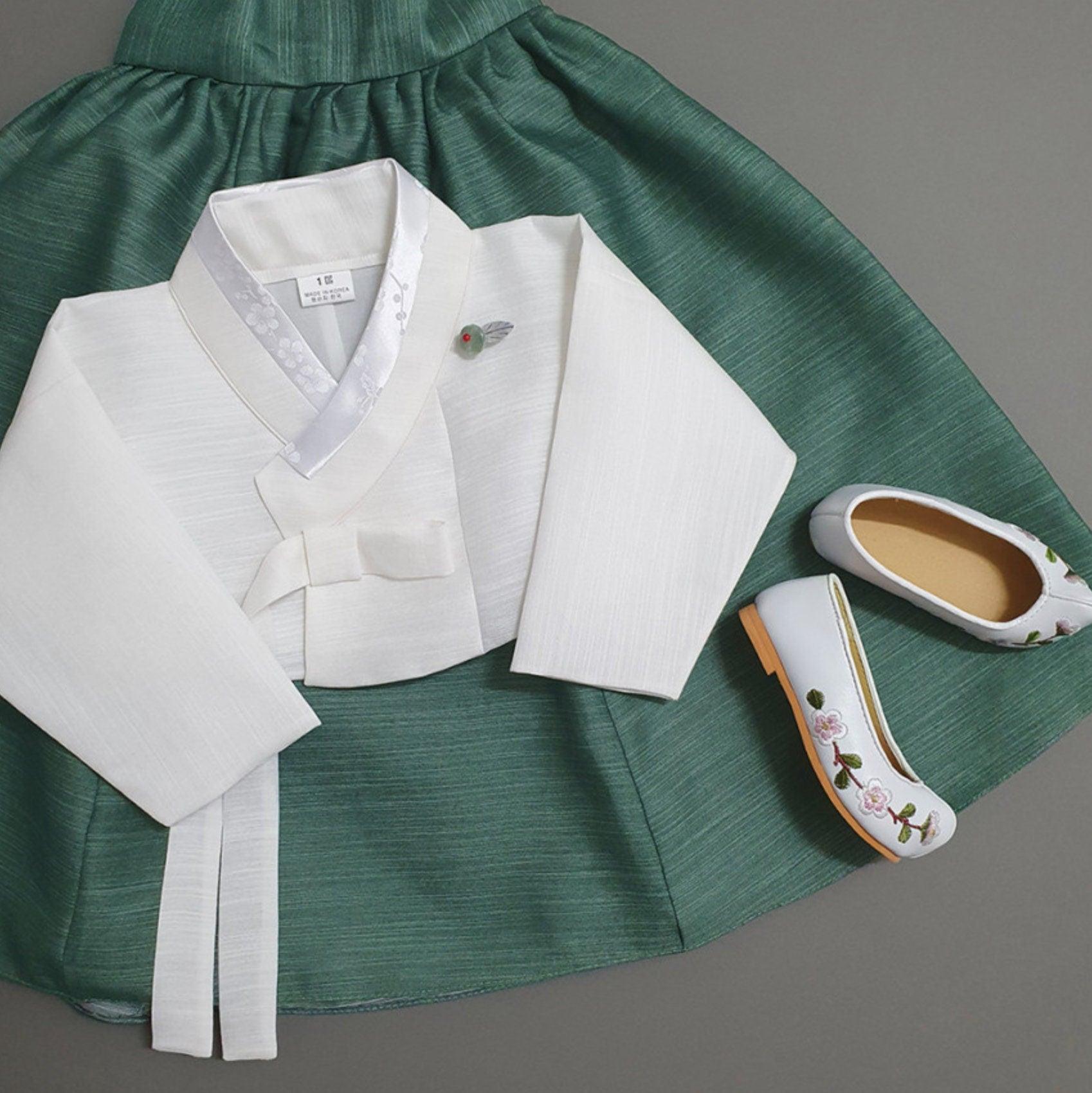 Yejin Ivory Jeogori Green Girl Hanbok (100D-8YR) - Native Korean