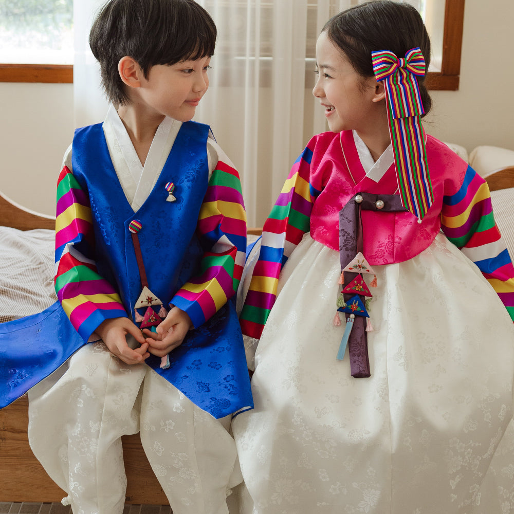 Seunju Magenta Saekdong Jeogori Ivory Skirt Girl Hanbok (100D-10YR)