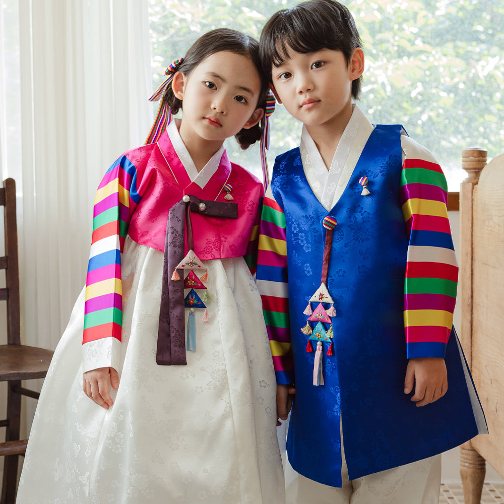 Seunju Magenta Saekdong Jeogori Ivory Skirt Girl Hanbok (100D-10YR)