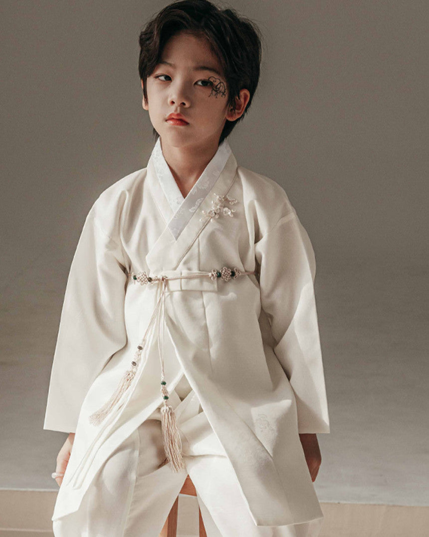 White Jeoseung Saja Hanbok (100D-8YR)