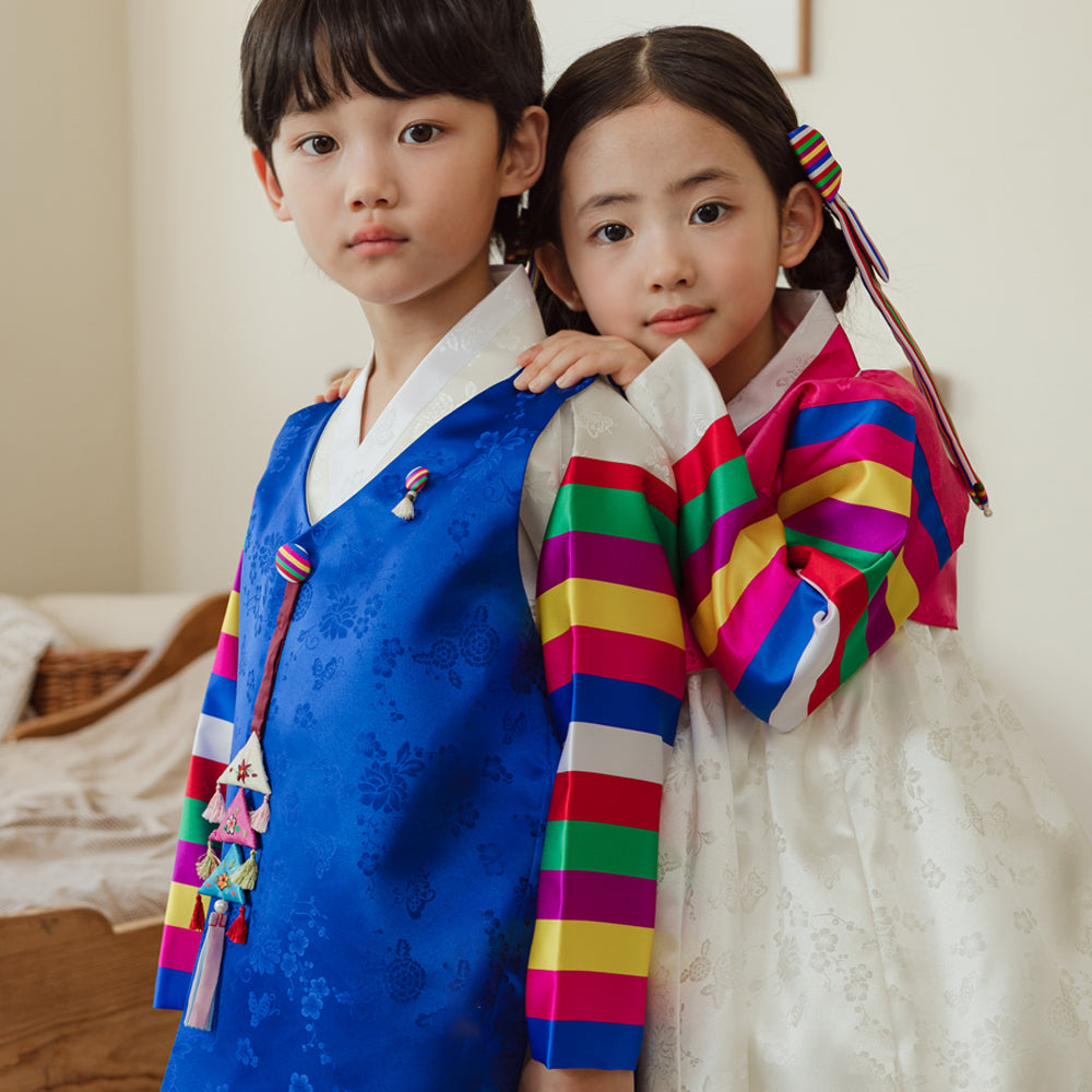 Seunju Magenta Saekdong Jeogori Ivory Skirt Girl Hanbok (100D-10YR)