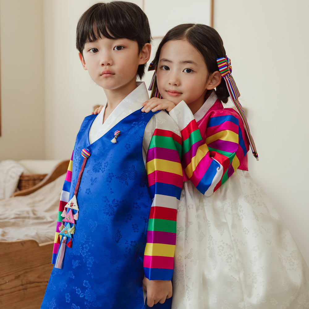 Seunju Magenta Saekdong Jeogori Ivory Skirt Girl Hanbok (100D-10YR)