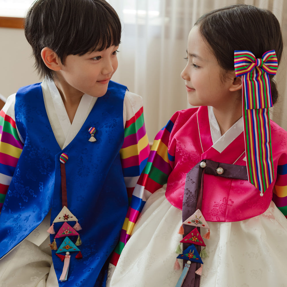 Seunju Magenta Saekdong Jeogori Ivory Skirt Girl Hanbok (100D-10YR)
