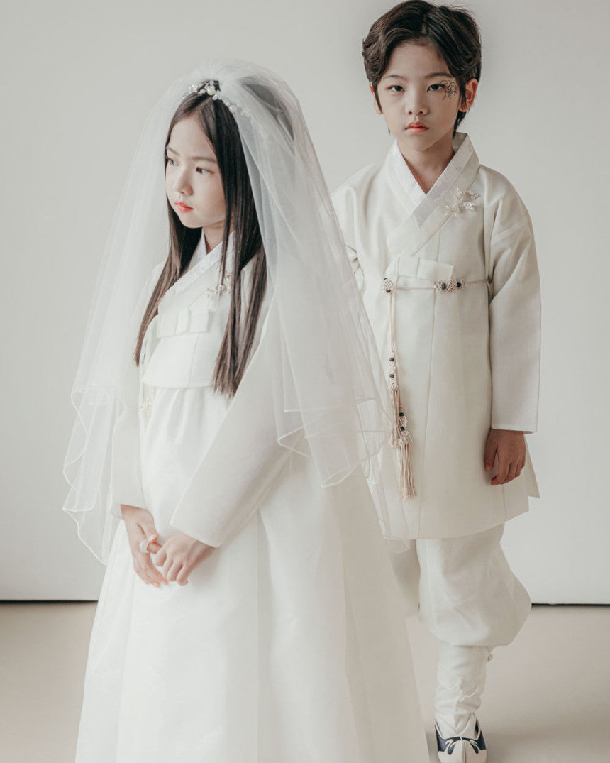 White Jeoseung Saja Hanbok (100D-8YR)