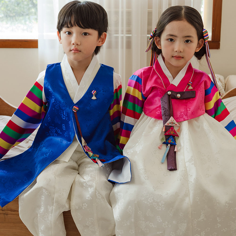 Seunju Magenta Saekdong Jeogori Ivory Skirt Girl Hanbok (100D-10YR)