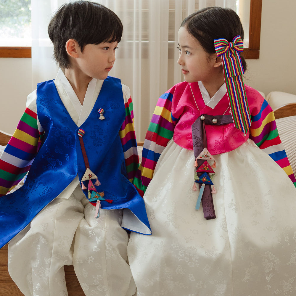 Seunju Magenta Saekdong Jeogori Ivory Skirt Girl Hanbok (100D-10YR)