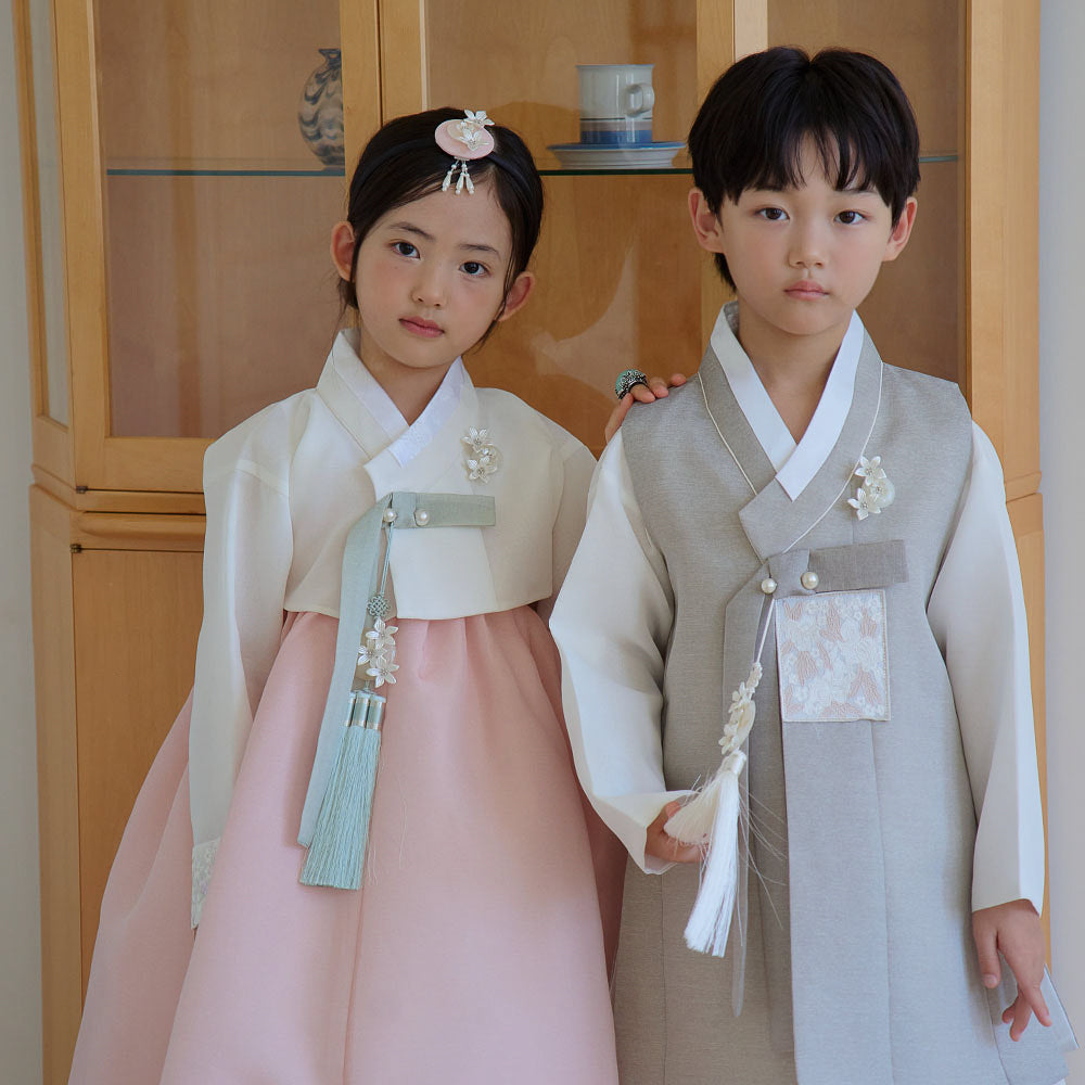 Yujin White Coral Girl Hanbok (100D-15YR)