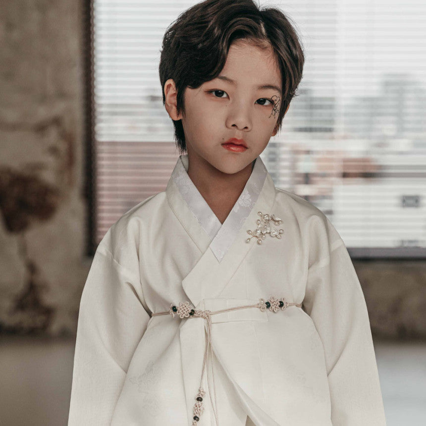White Jeoseung Saja Hanbok (100D-8YR)
