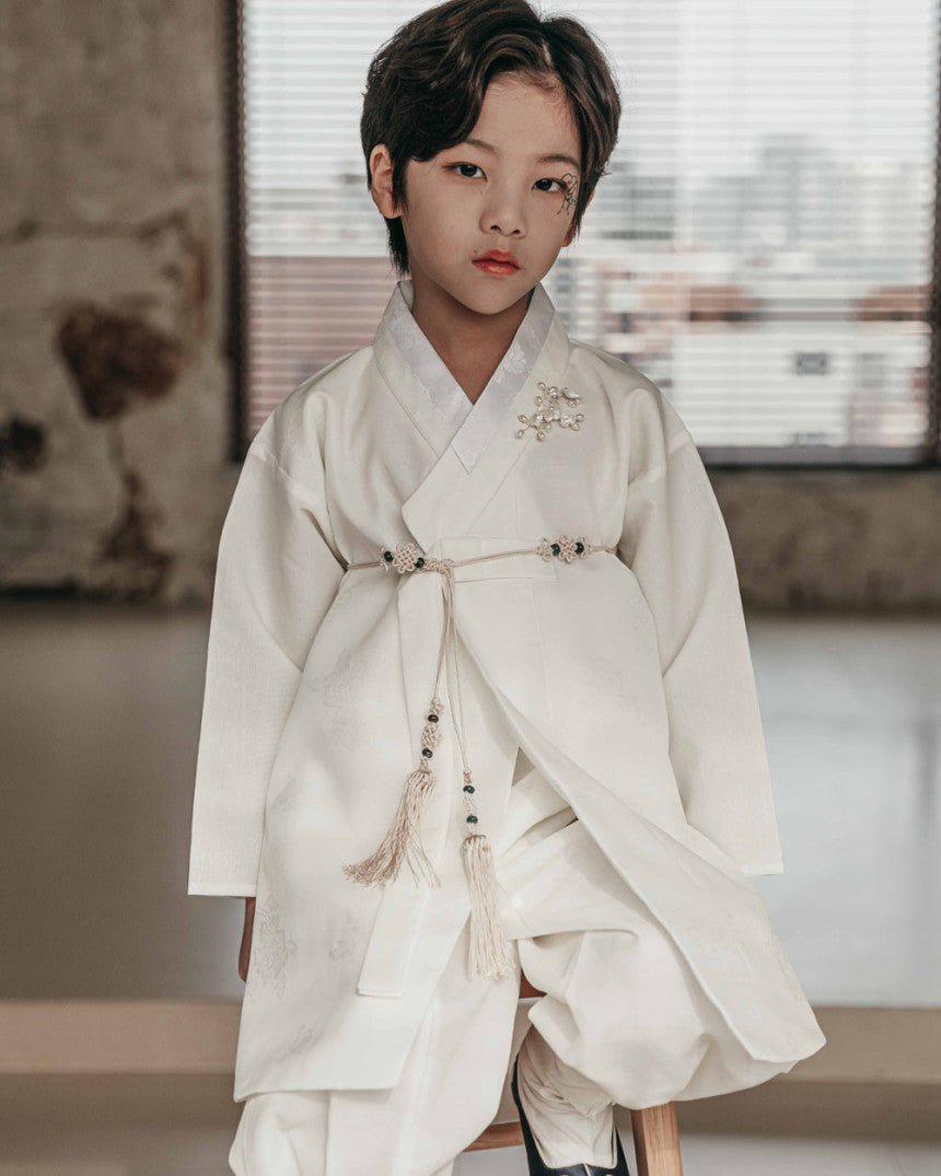 White Jeoseung Saja Hanbok (100D-8YR)