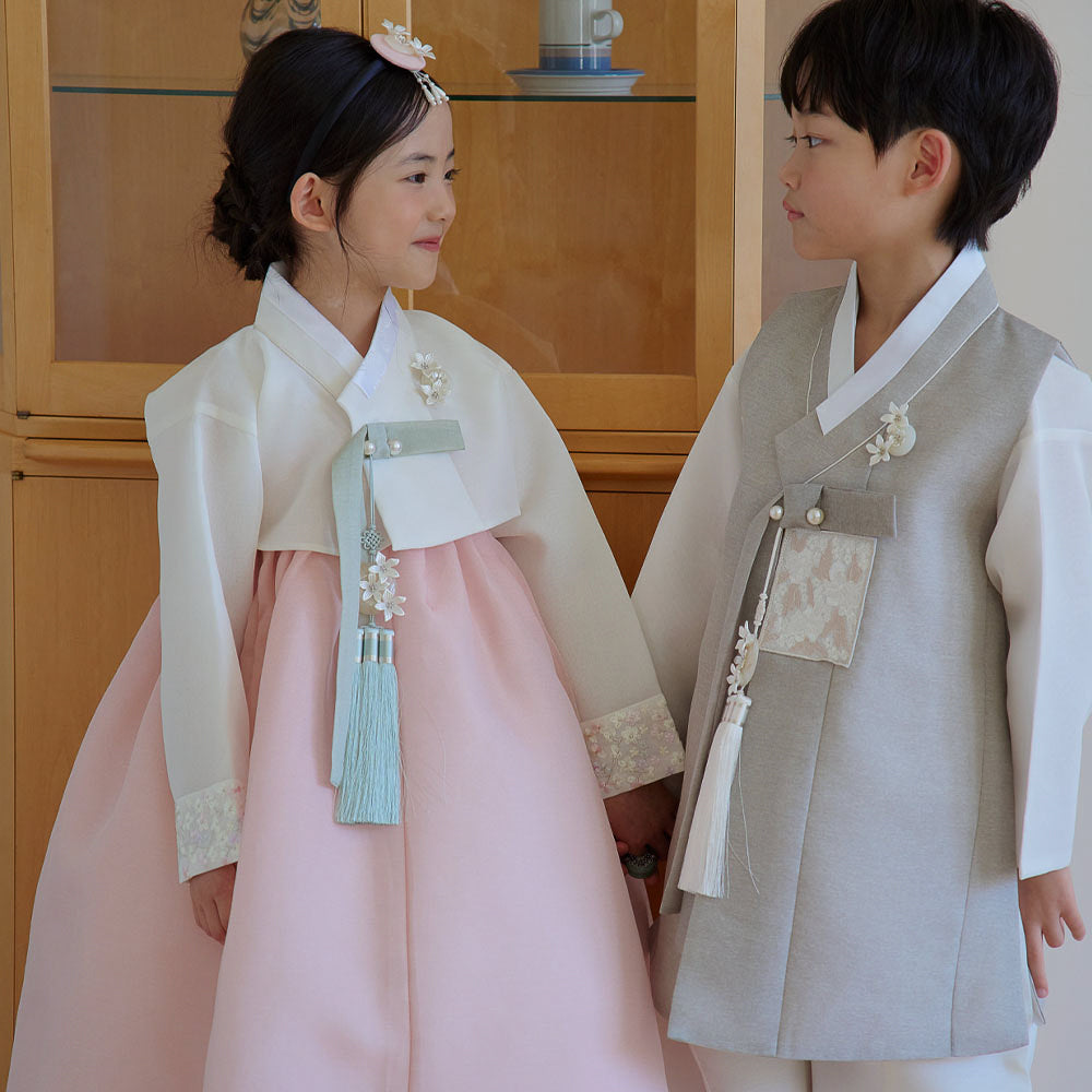 Yujin White Coral Girl Hanbok (100D-15YR)