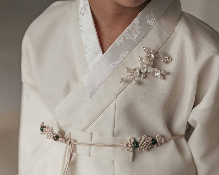 White Jeoseung Saja Hanbok (100D-8YR)