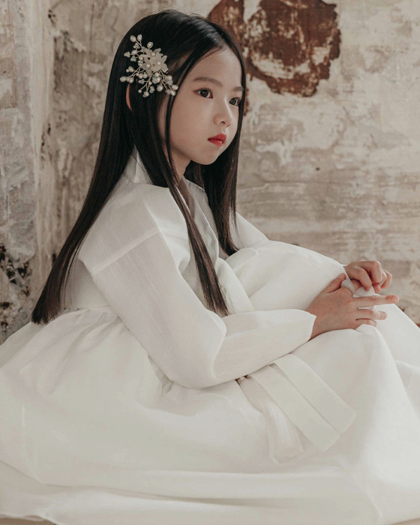Cheonyeo Gwishin White Girl Hanbok (100D-15YR)