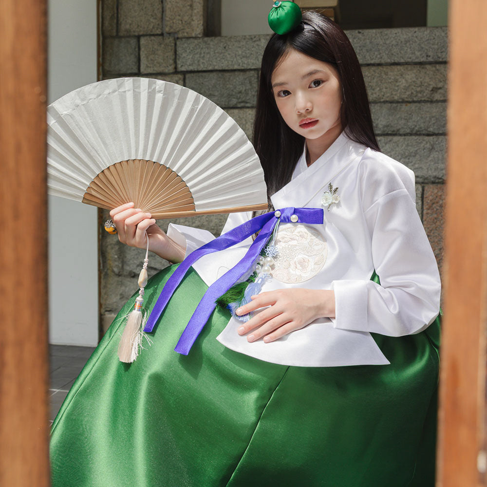 Yoonseo White Green Girl Hanbok (100D-10YR)