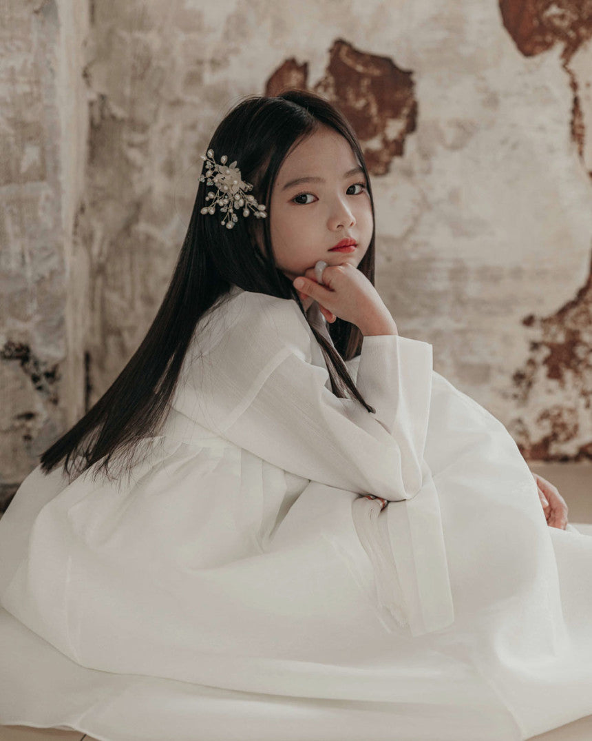 Cheonyeo Gwishin White Girl Hanbok (100D-15YR)