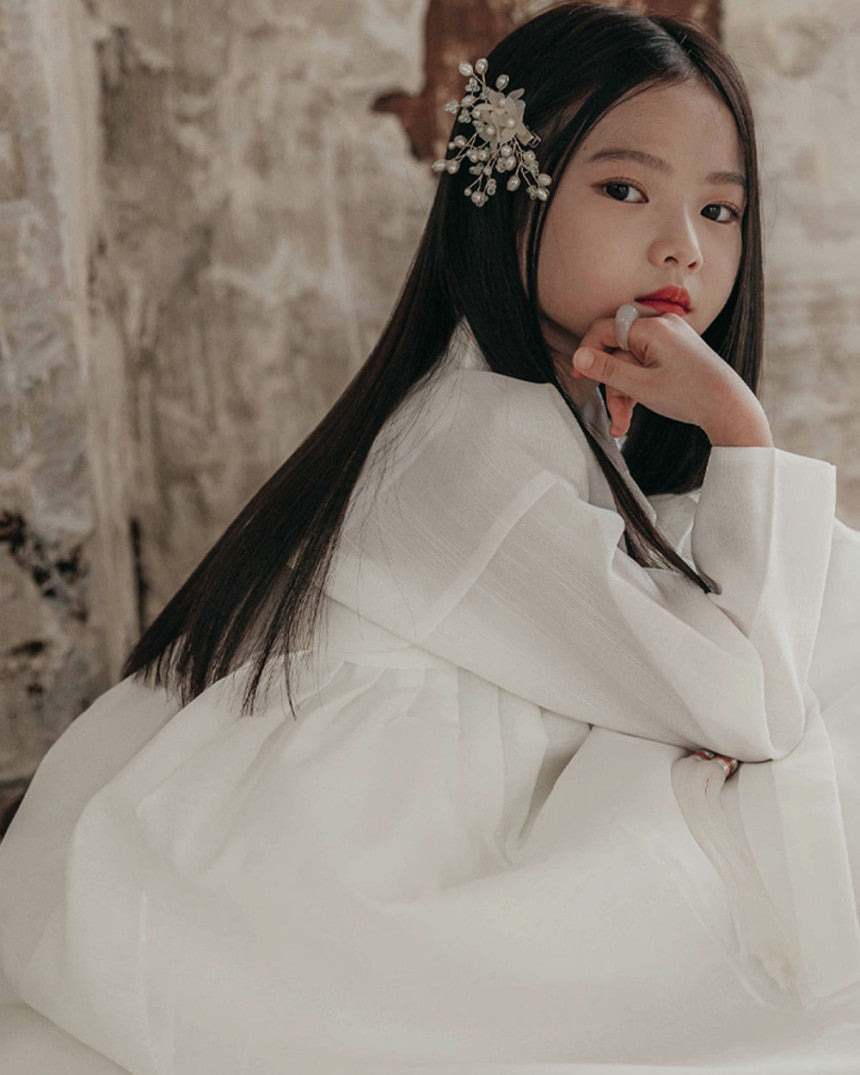 Cheonyeo Gwishin White Girl Hanbok (100D-15YR)