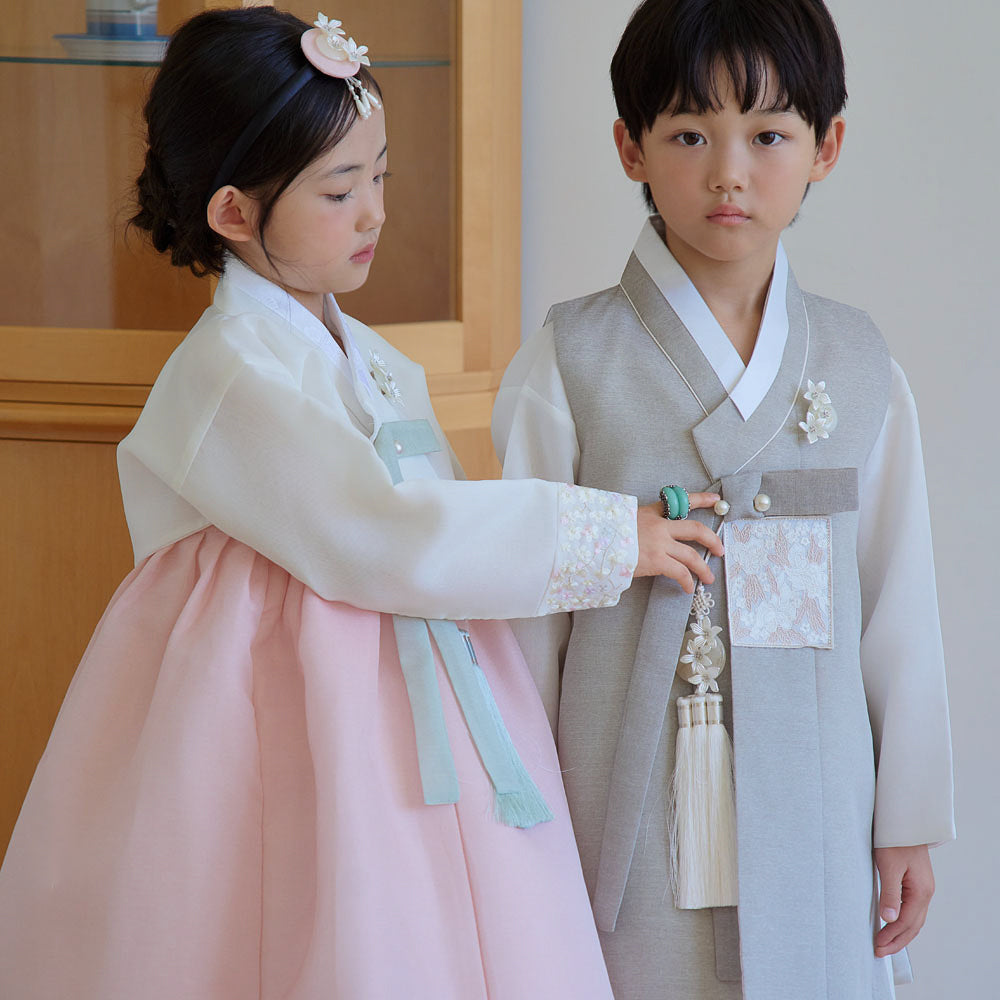 Yujin White Coral Girl Hanbok (100D-15YR)