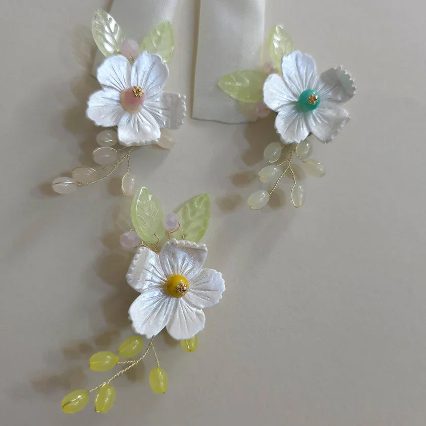 Mother of Pearl Floral Brooch