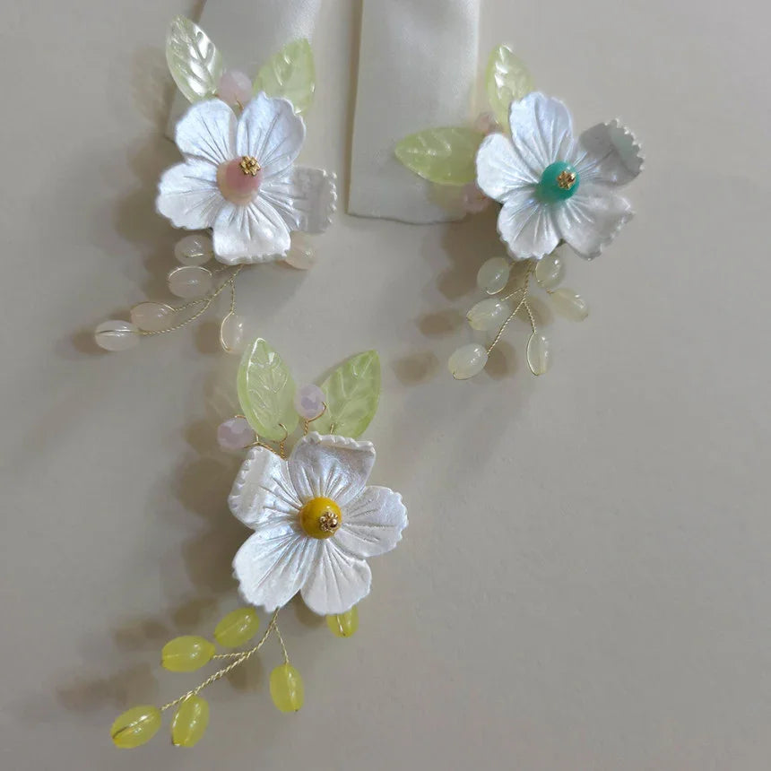 Mother of Pearl Floral Brooch