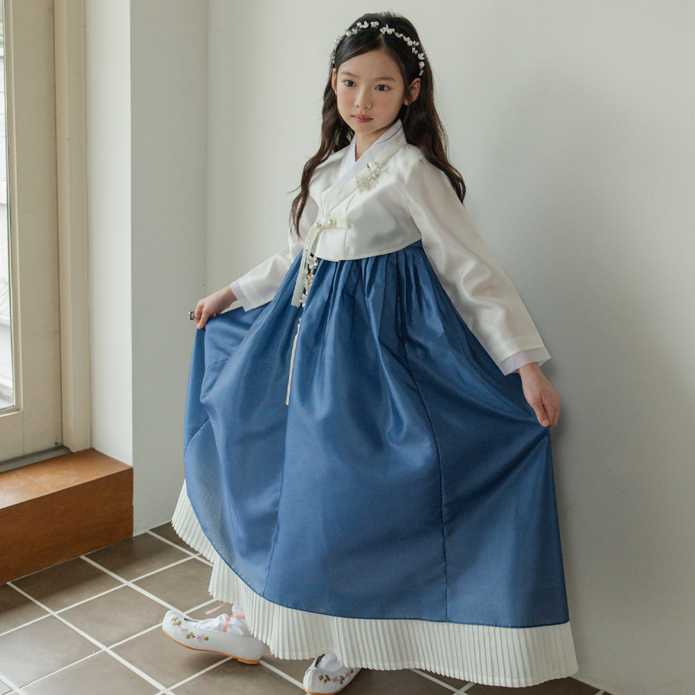 Lynn Blue Girl Hanbok (100D-10YR)