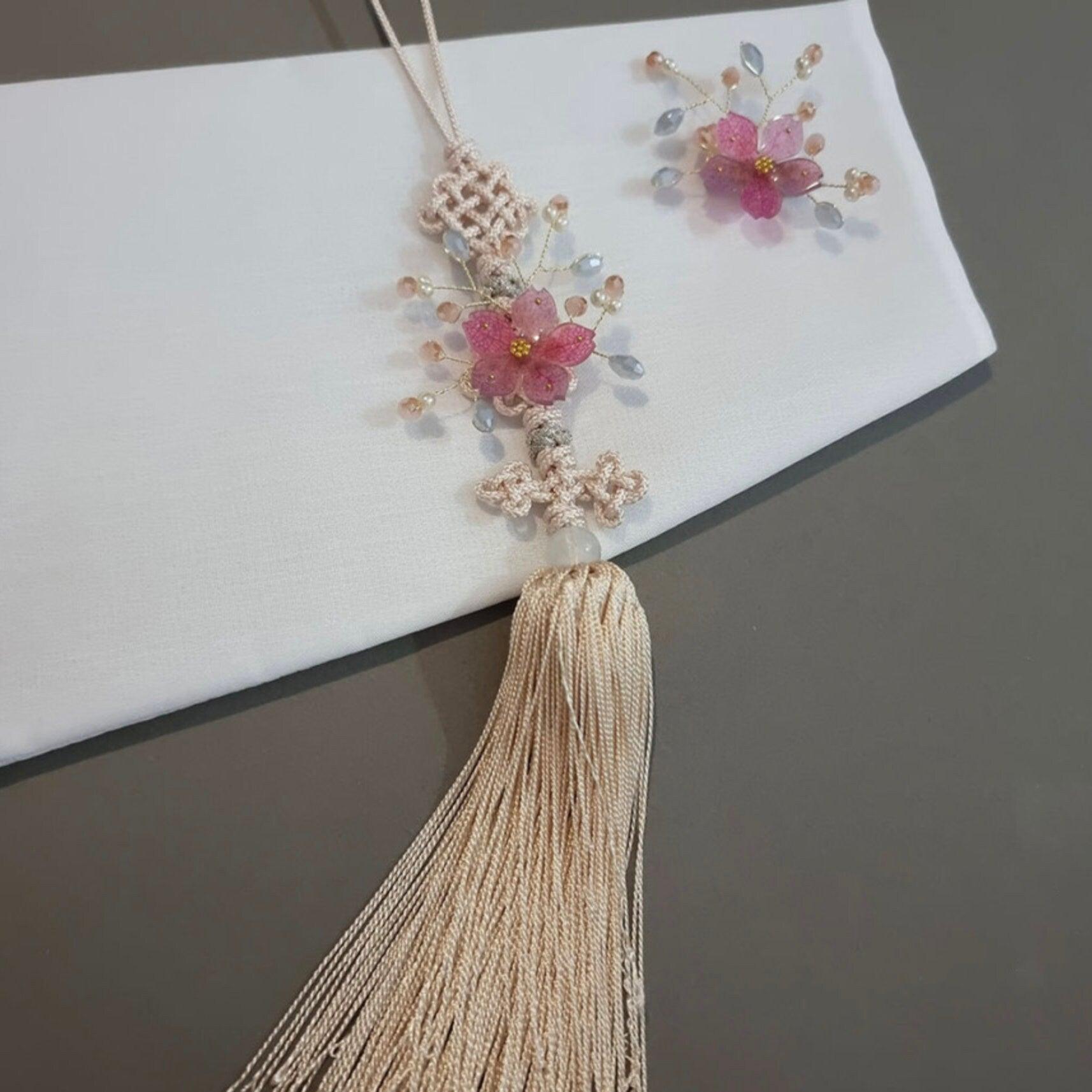 Beads Floral Brooch - Native Korean