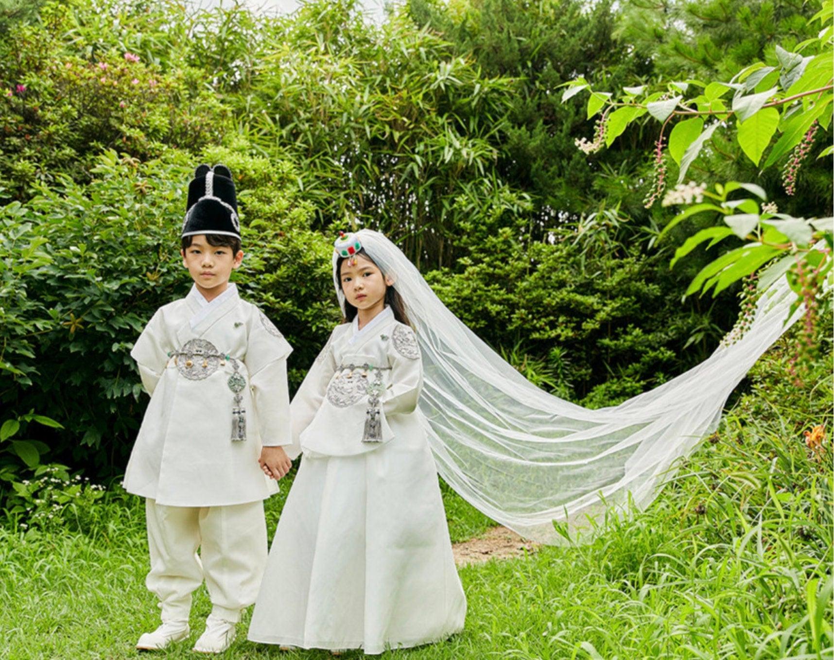 Hyunbi Gray Embroidery Ivory Girl Hanbok (100D-10YR) - Native Korean