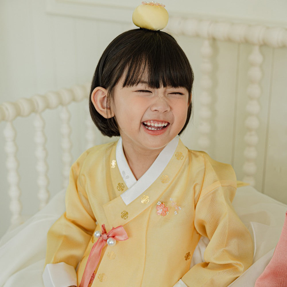 Doyu Dangui Ivory Girl Hanbok (100D-10YR)