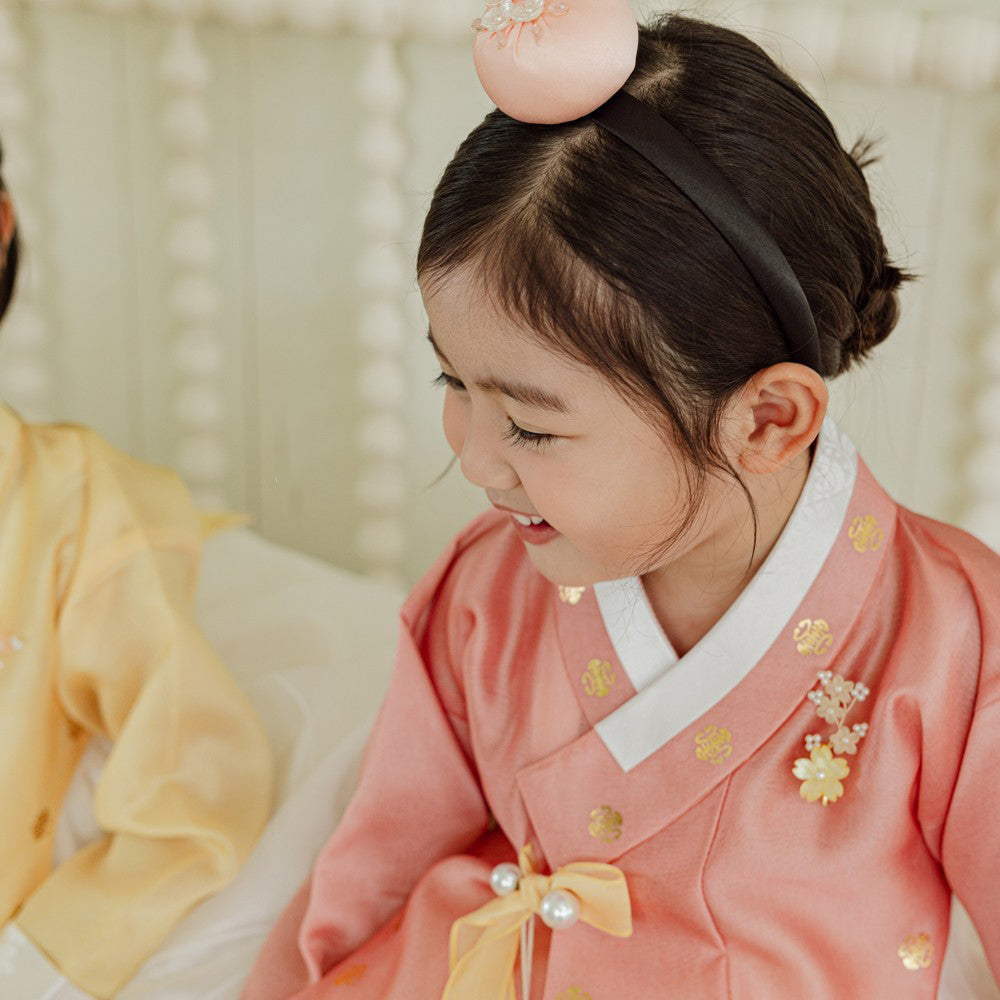 Doyu Dangui Ivory Girl Hanbok (100D-10YR)